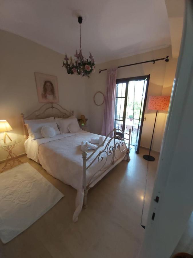 Eugenia Apartment Perama  Extérieur photo